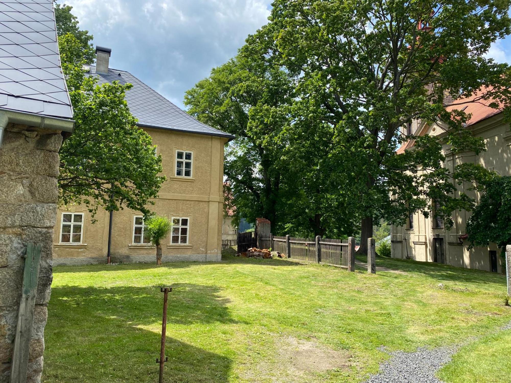 Na Nebi 187 Lejlighedshotel Bečov nad Teplou Eksteriør billede