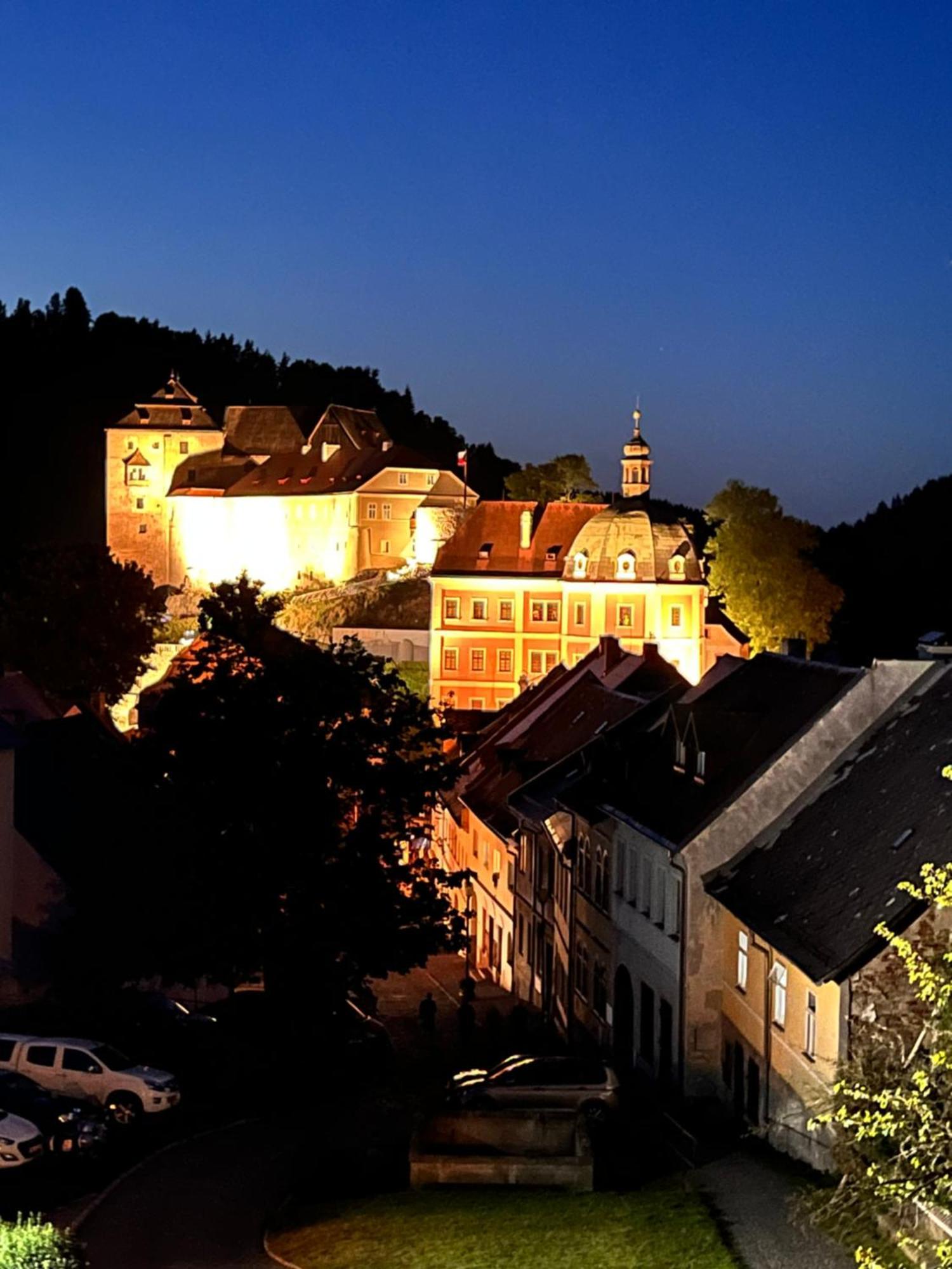 Na Nebi 187 Lejlighedshotel Bečov nad Teplou Eksteriør billede