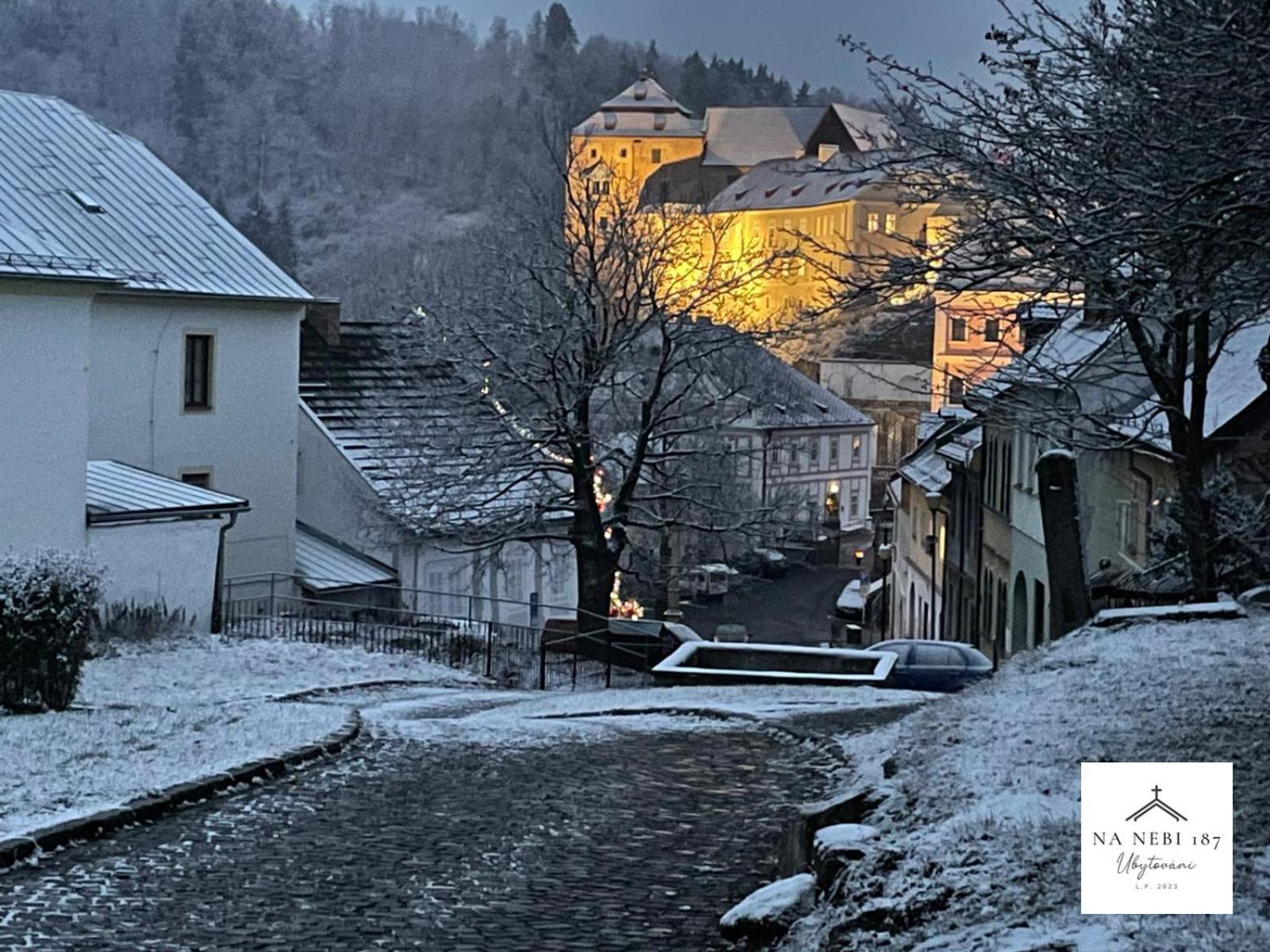 Na Nebi 187 Lejlighedshotel Bečov nad Teplou Eksteriør billede